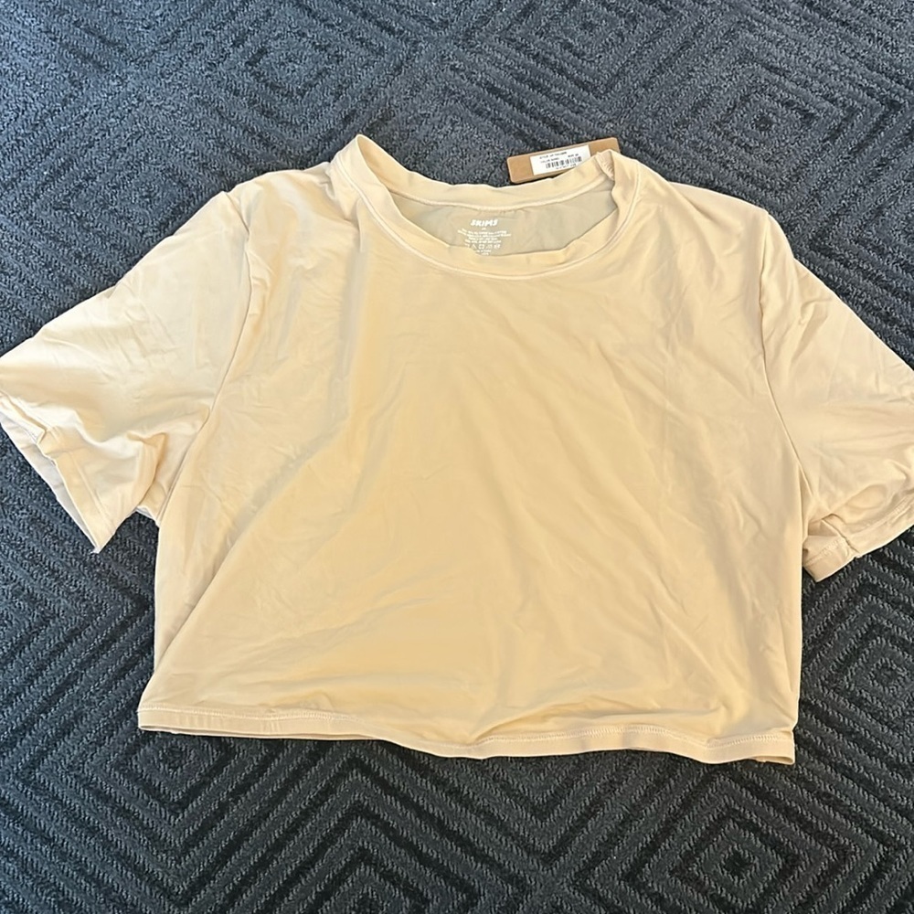 Skims C3 fits everyone super cropped T-shirt SAND NWT 4x - Picture 4 of 5